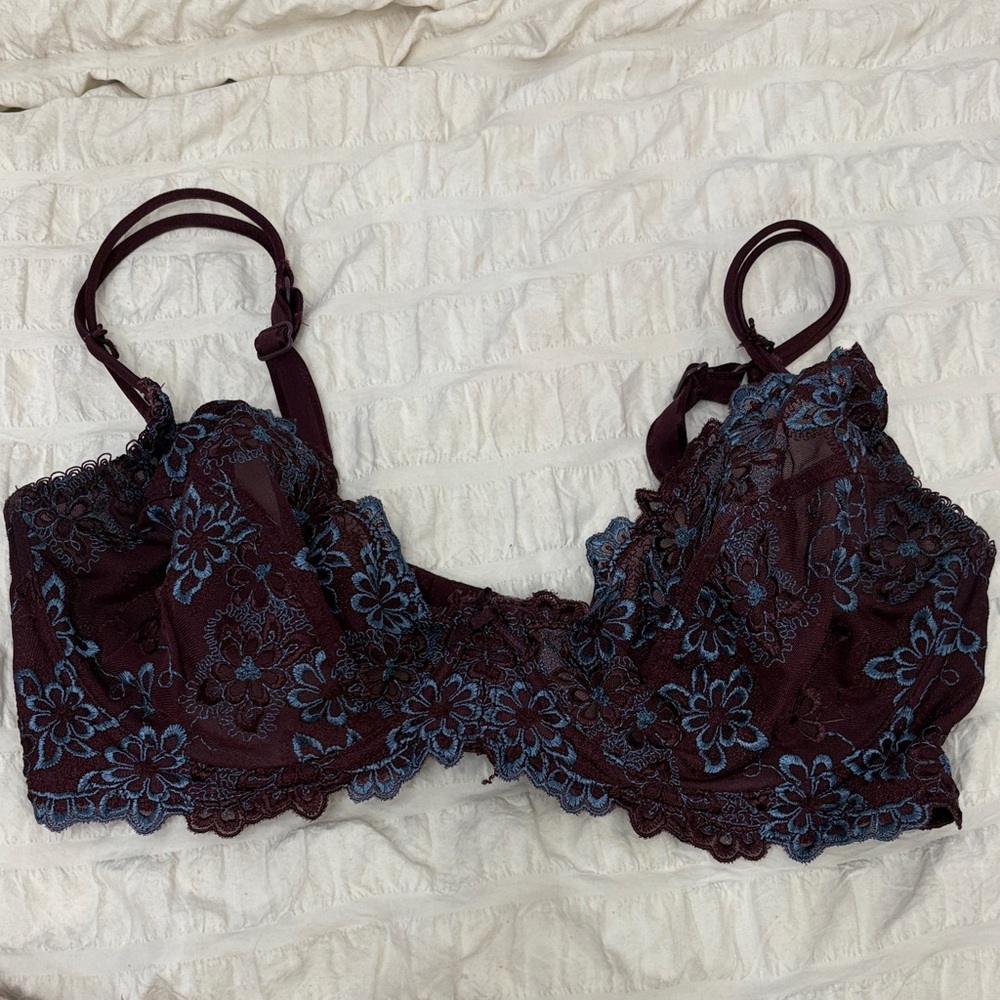 La Vie En Rose Burgundy and Blue Lace Bralette never worn